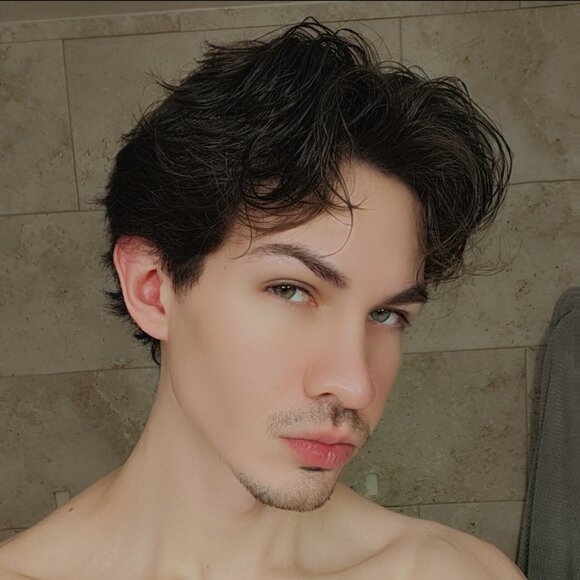 Meet your Posher, Chris - Picture 1 of 1